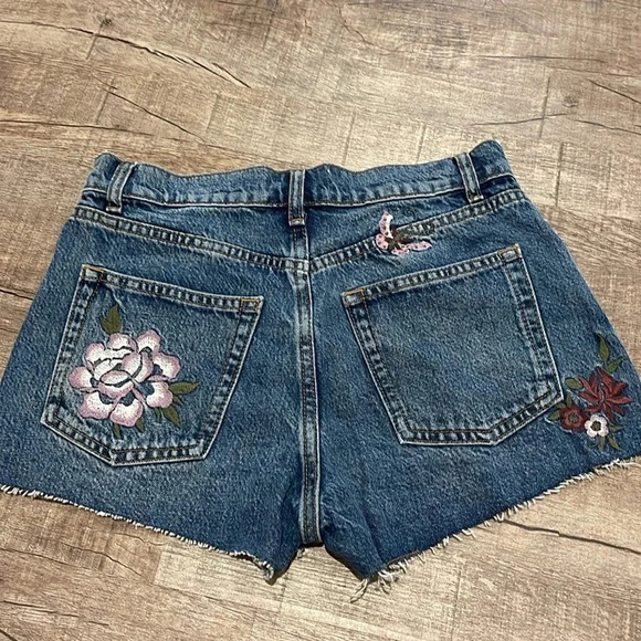 NWT!! Reformation Jeans - Charlie High Rise Jean Short in Fauna Embroidery - 26 - Picture 8 of 8